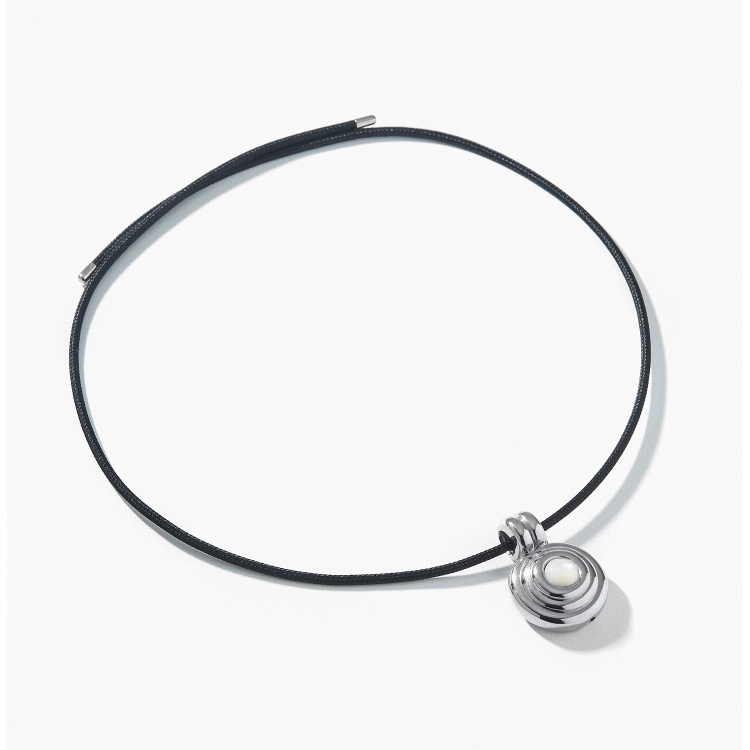 CHOKER IMÃ GOMOS MADREPÉROLA EM RÓDIO